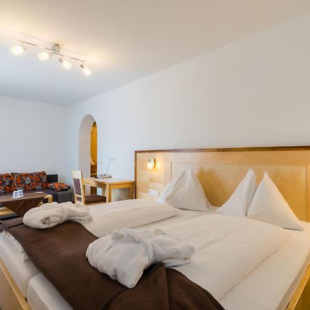 Hotel Gartnerkofel ゾンネンアルペ・ナスフェルト エクステリア 写真