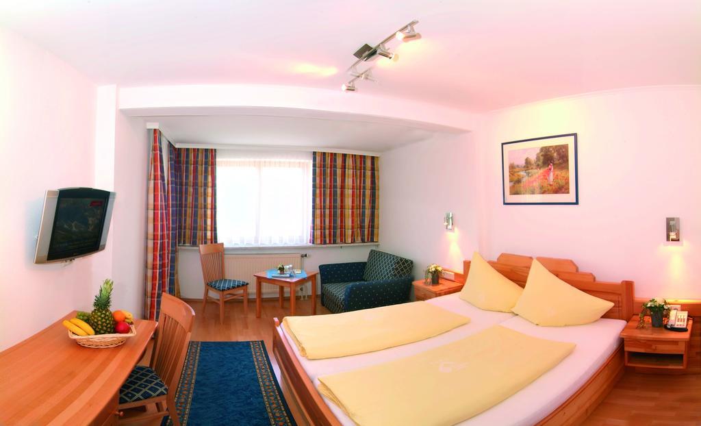 Hotel Gartnerkofel ゾンネンアルペ・ナスフェルト エクステリア 写真