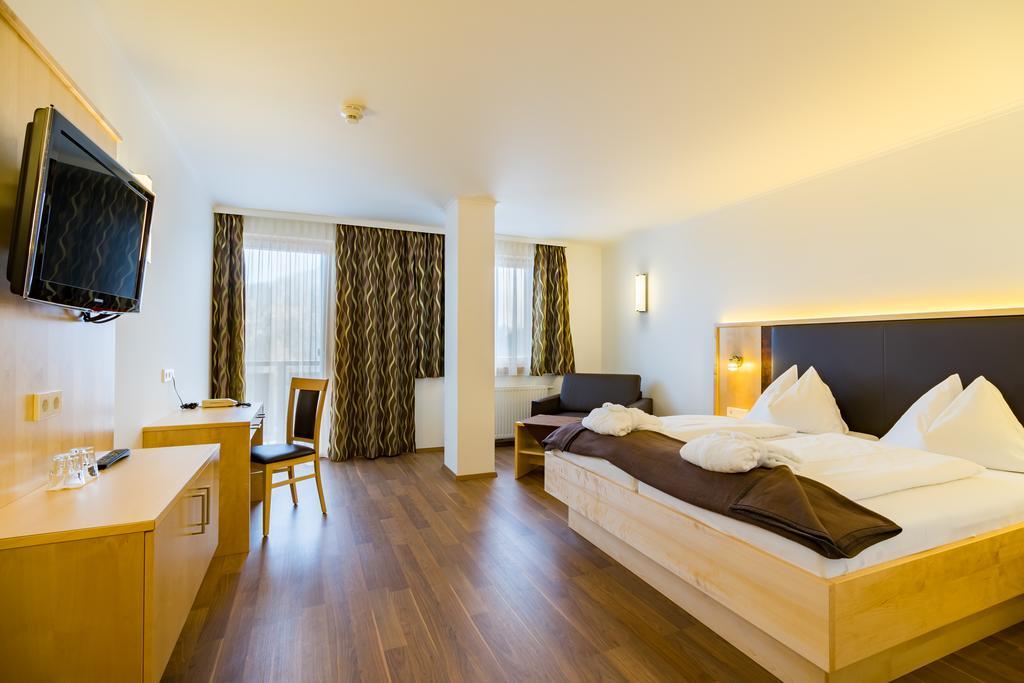 Hotel Gartnerkofel ゾンネンアルペ・ナスフェルト エクステリア 写真